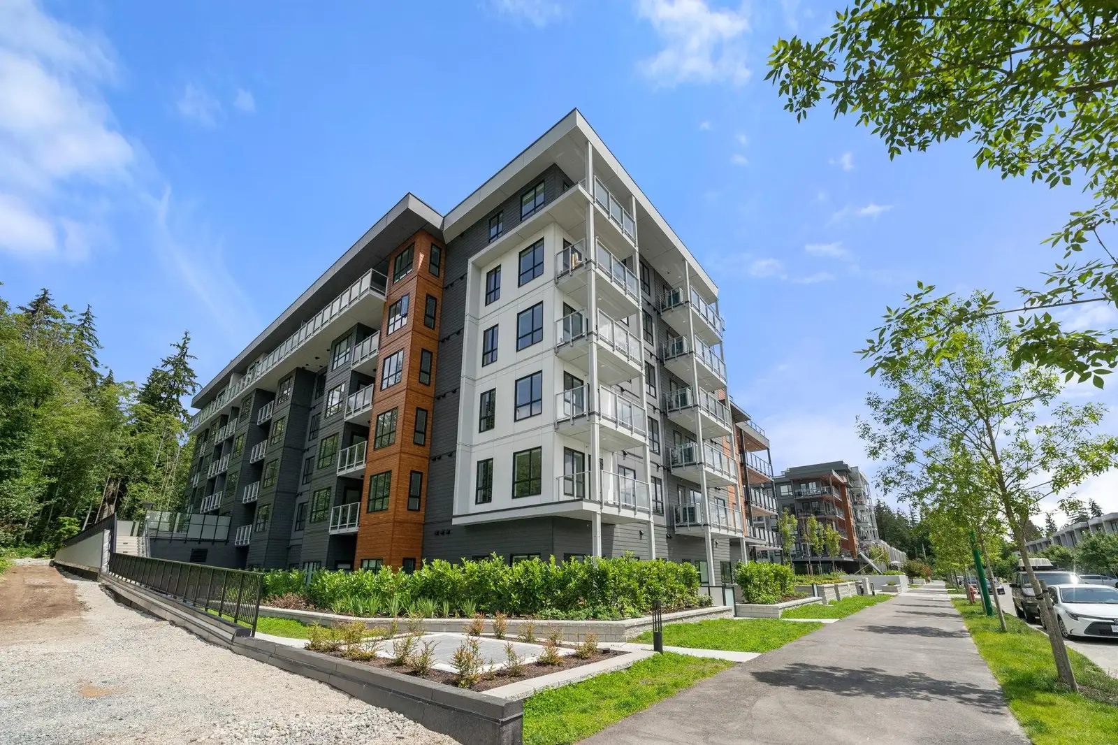 404 3594 MALSUM DRIVE, North Vancouver BC V7G 0B4