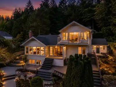 4043 ROSE CRESCENT, West Vancouver BC V7V 2N6