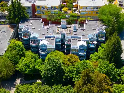 301 2250 W 3RD AVENUE, Vancouver BC V6K 1L4