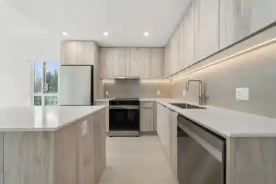 404 3594 MALSUM DRIVE, North Vancouver BC V7G 0B4