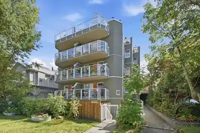 2B 1048 E 7TH AVENUE, Vancouver BC V5T 1P7