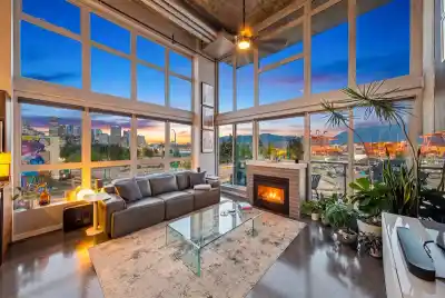 407 289 ALEXANDER STREET, Vancouver BC V6A 4H6