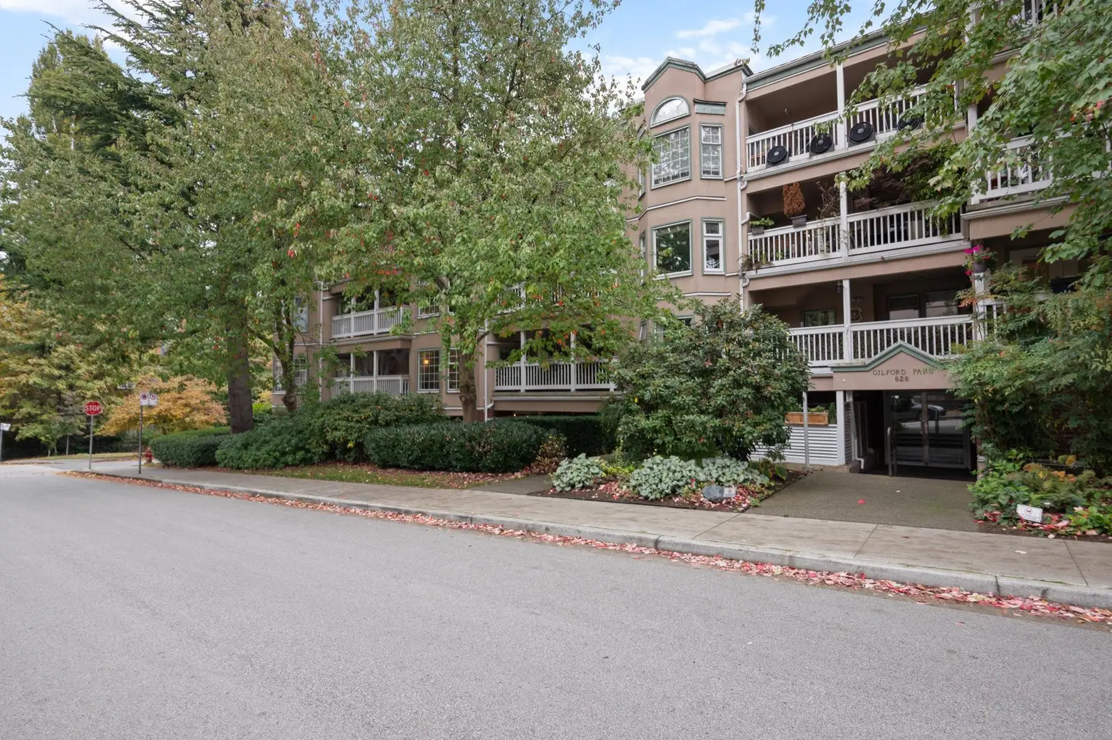 102 828 GILFORD STREET, Vancouver BC V6G 2N6