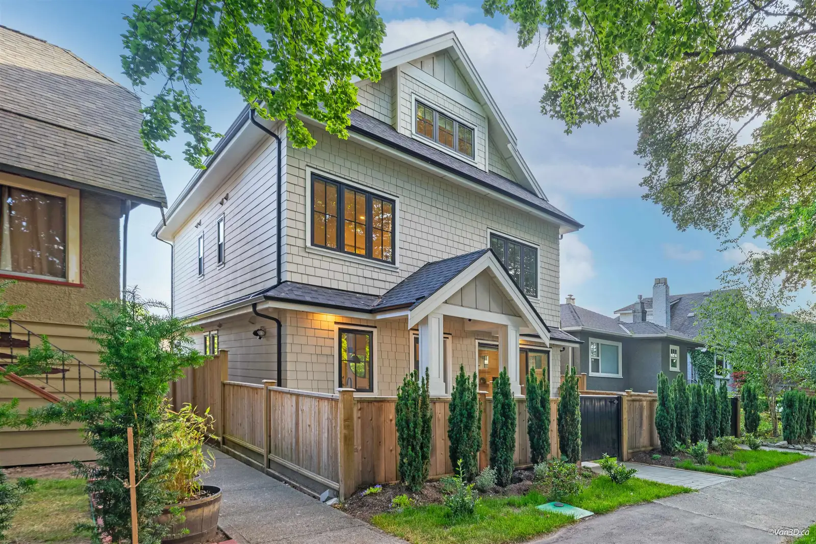 2558 WILLIAM STREET, Vancouver BC V5K 2Y4
