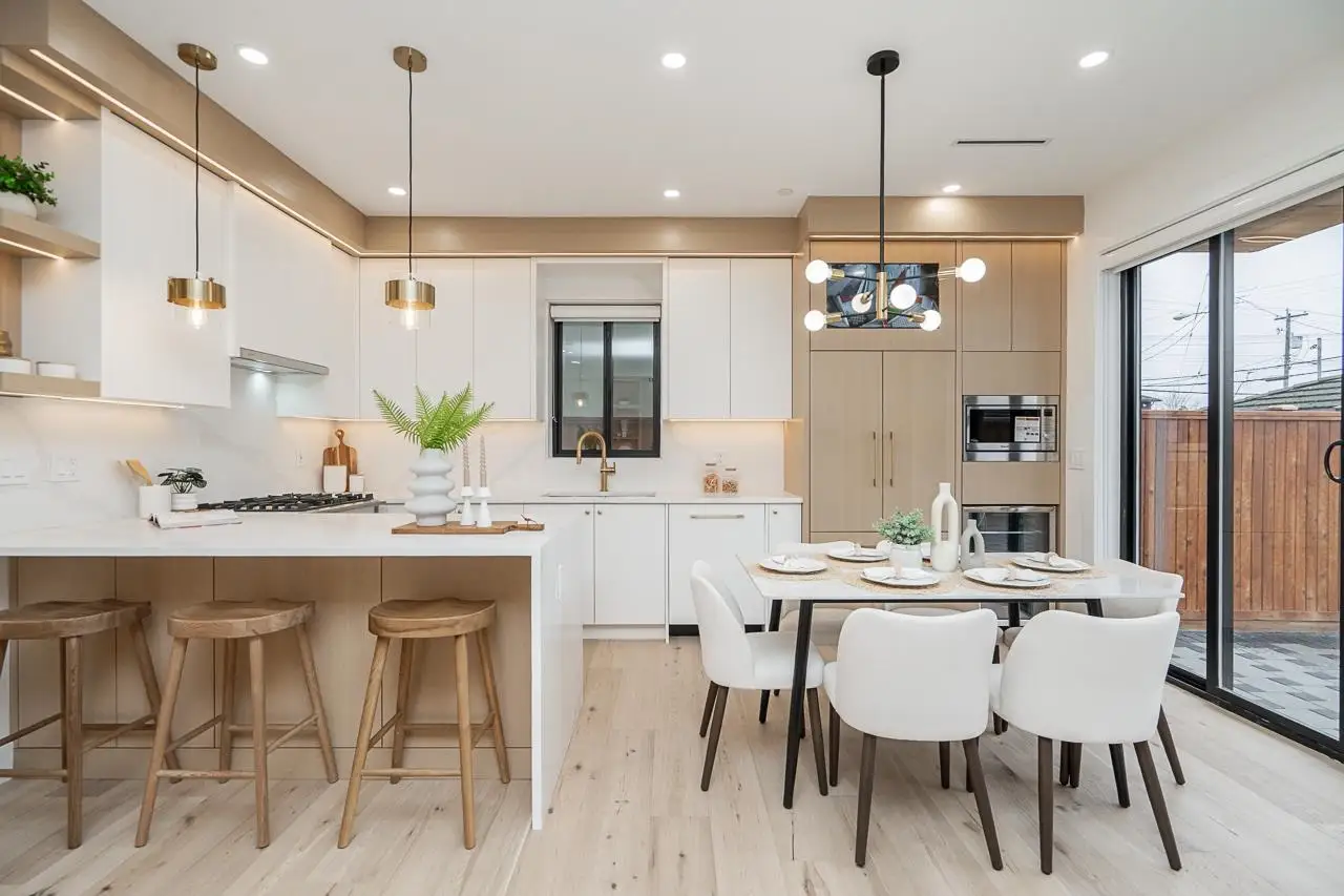 2 150 E 51ST AVENUE, Vancouver BC V5X 1C3
