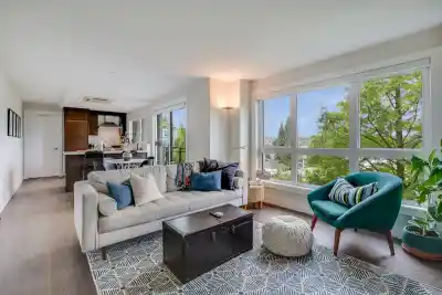 301 3028 ARBUTUS STREET, Vancouver BC V6J 3Z2