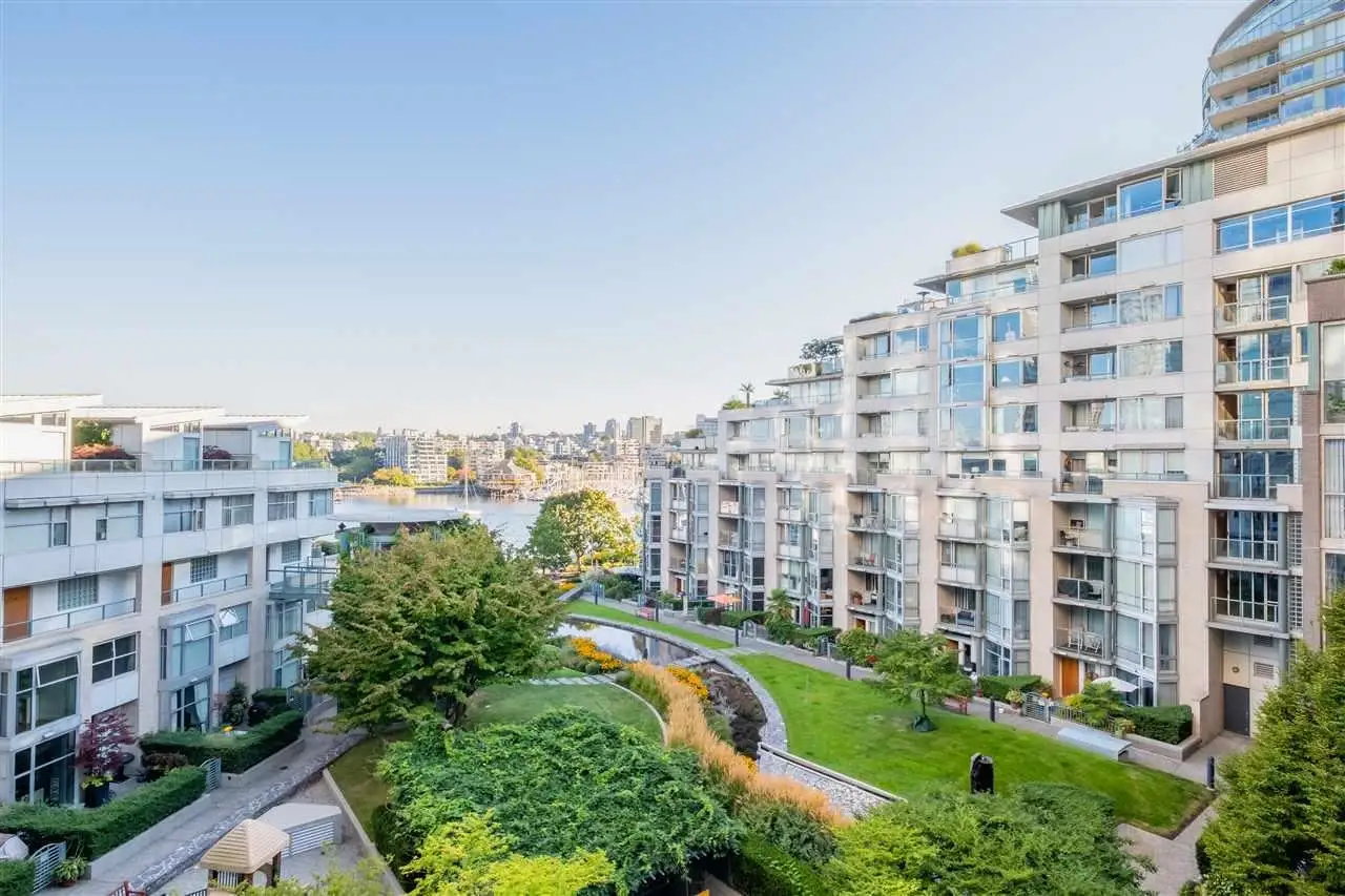 605 1228 MARINASIDE CRESCENT, Vancouver BC V6Z 2W4