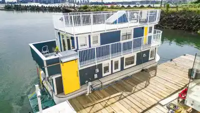 GNB21-415 W ESPLANADE AVENUE, North Vancouver BC V7M 1A4
