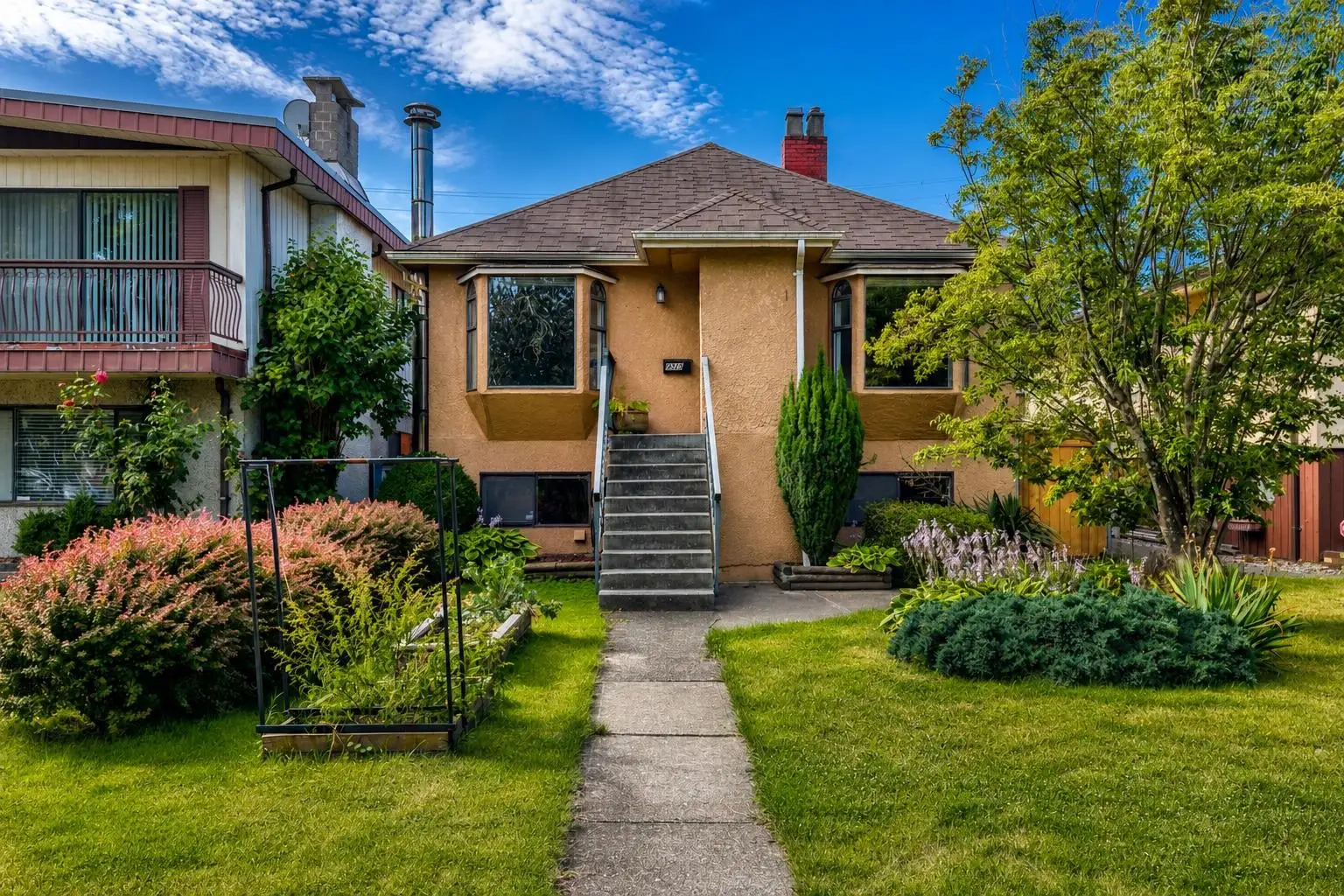 2576 PARKER STREET, Vancouver BC V5K 2T3