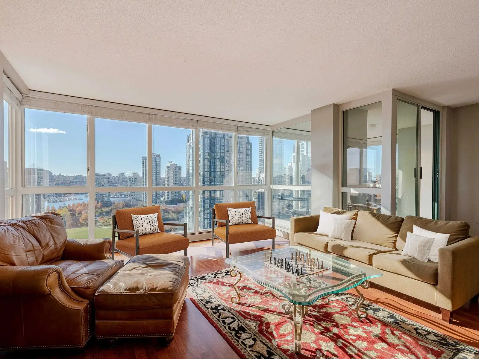 1703 212 DAVIE STREET, Vancouver BC V6B 5Z4