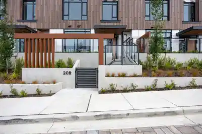 208 3963 UPLANDS, Vancouver BC V7S 0B7