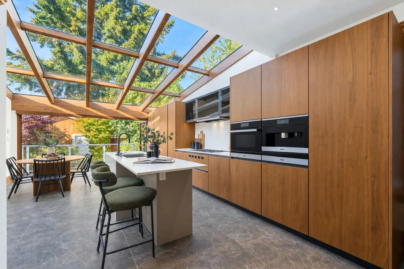 647 PRIOR STREET, Vancouver BC V6A 2G7