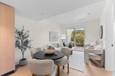 410 2235 E BROADWAY, Vancouver BC V5N 0J5