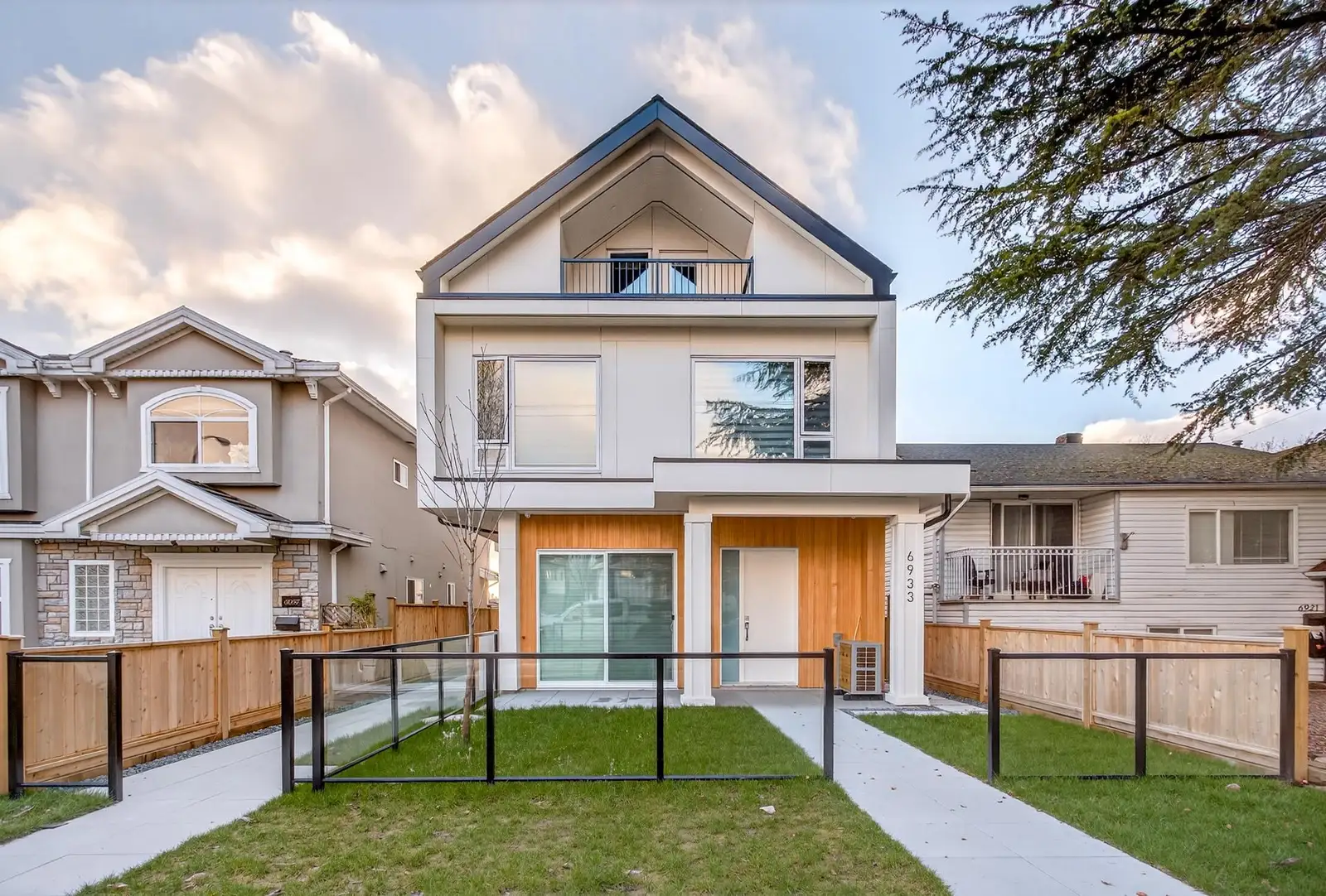 2 6933 PRINCE EDWARD STREET, Vancouver BC V5X 3P2
