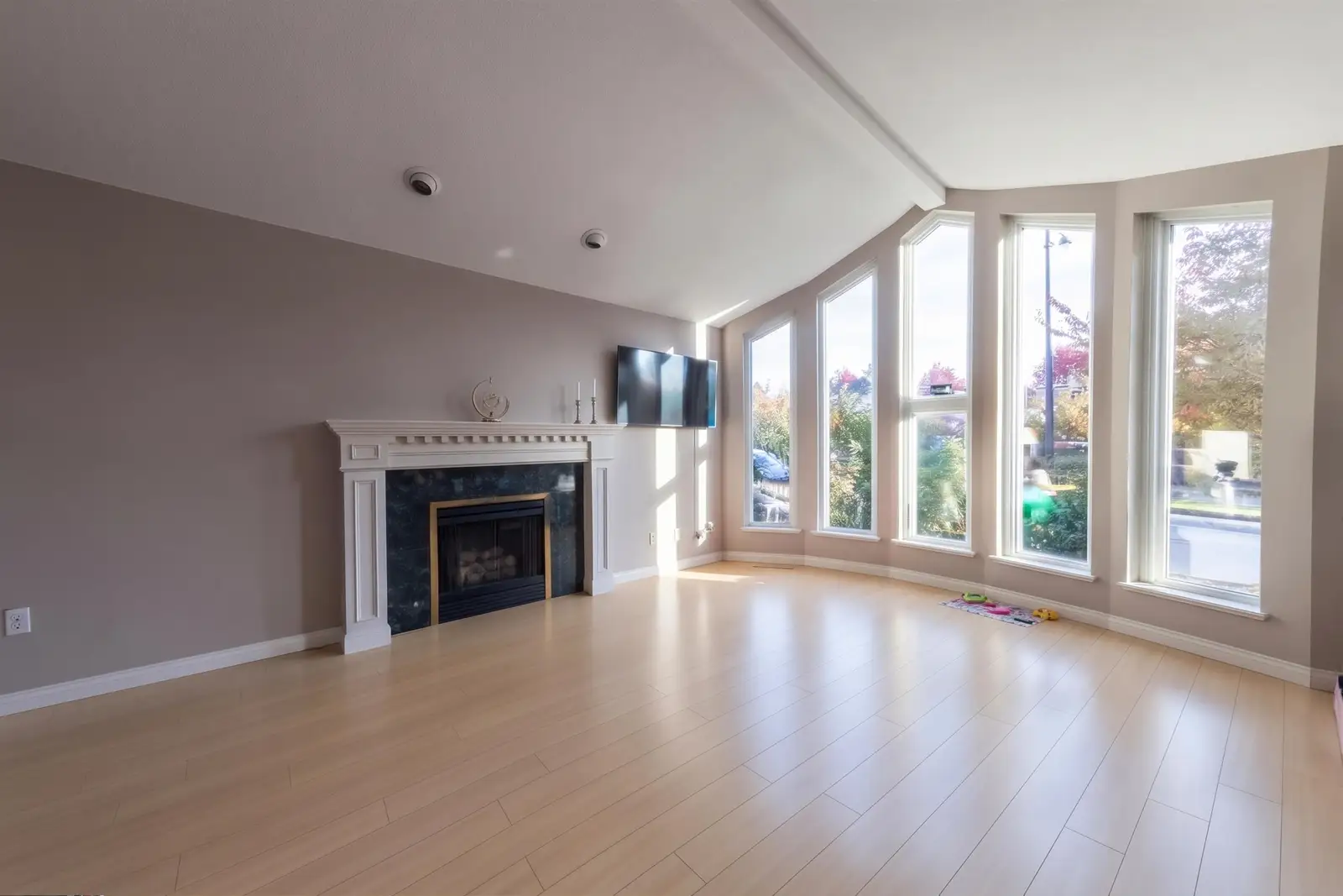 2553 E 22ND AVENUE, Vancouver BC V5M 2X4