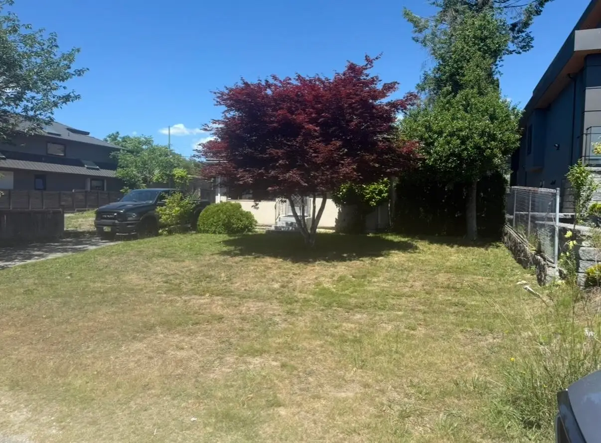 446 E 16TH STREET, North Vancouver BC V7L 2T5
