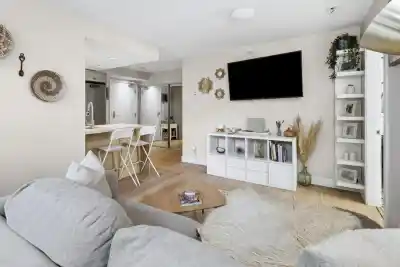 220 1783 MANITOBA STREET, Vancouver BC V5Y 0K1