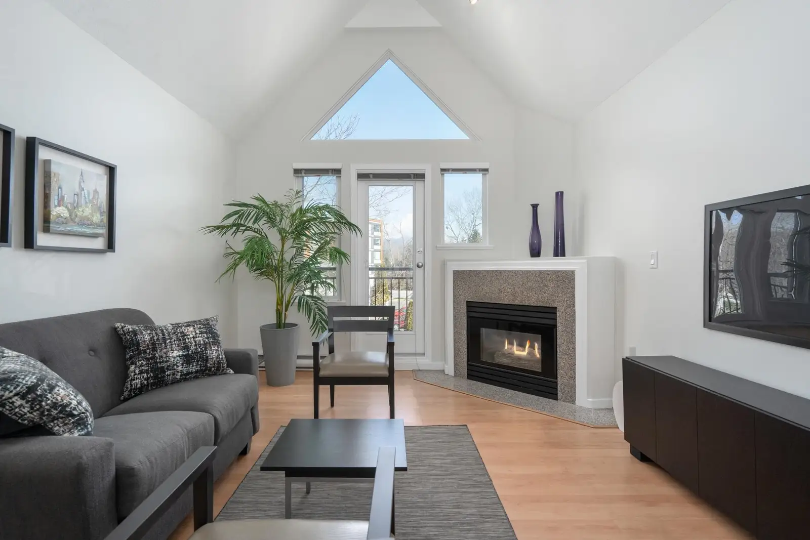 301 1928 E 11TH AVENUE, Vancouver BC V5N 1Z2