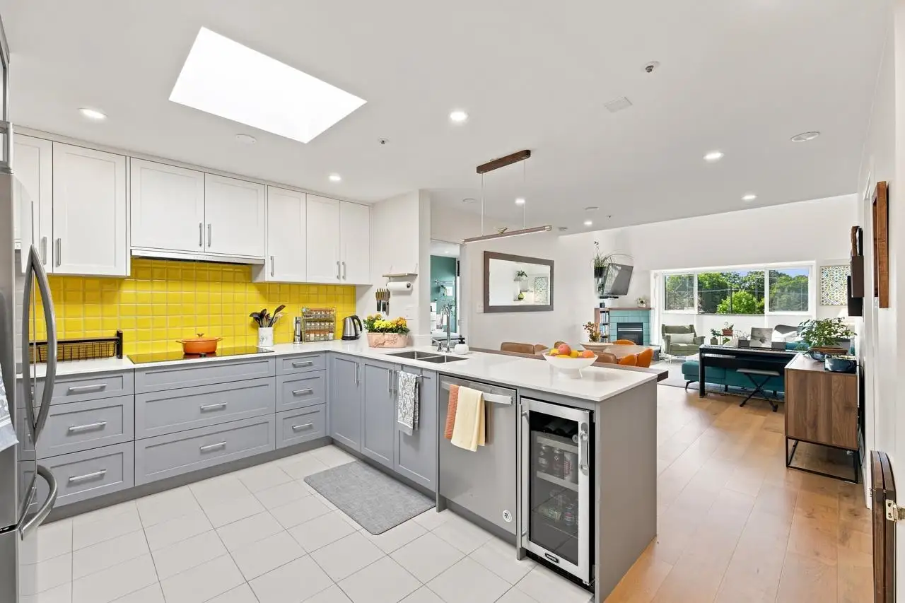 412 3480 MAIN STREET, Vancouver BC V5V 3N2