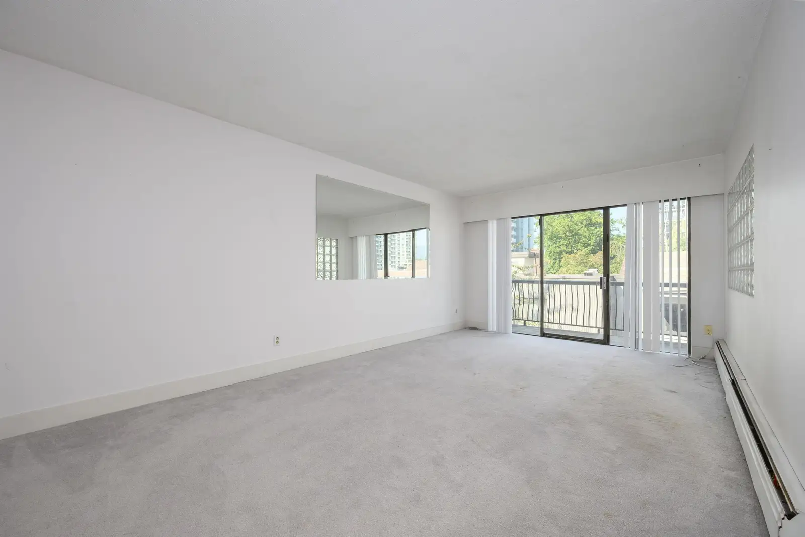 302 214 E 15TH STREET, North Vancouver BC V7L 2R3