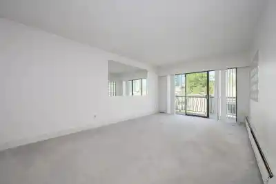 302 214 E 15TH STREET, North Vancouver BC V7L 2R3