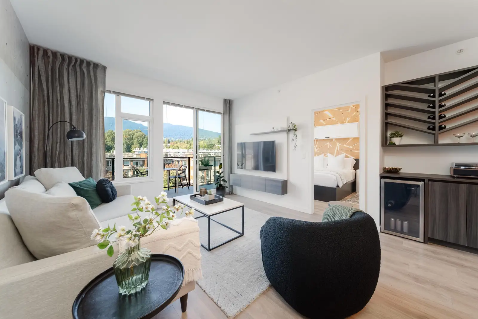 517 725 MARINE DRIVE, North Vancouver BC V7M 0G2