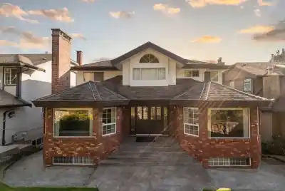 547 TEMPE CRESCENT, North Vancouver BC V7N 1E7