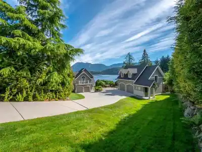 6560 N GALE AVENUE, Sechelt BC V7Z 0L1
