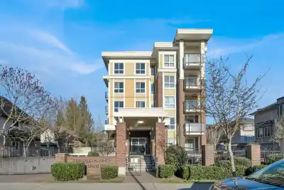 201 13883 LAUREL DRIVE, Surrey BC V3T 1A8