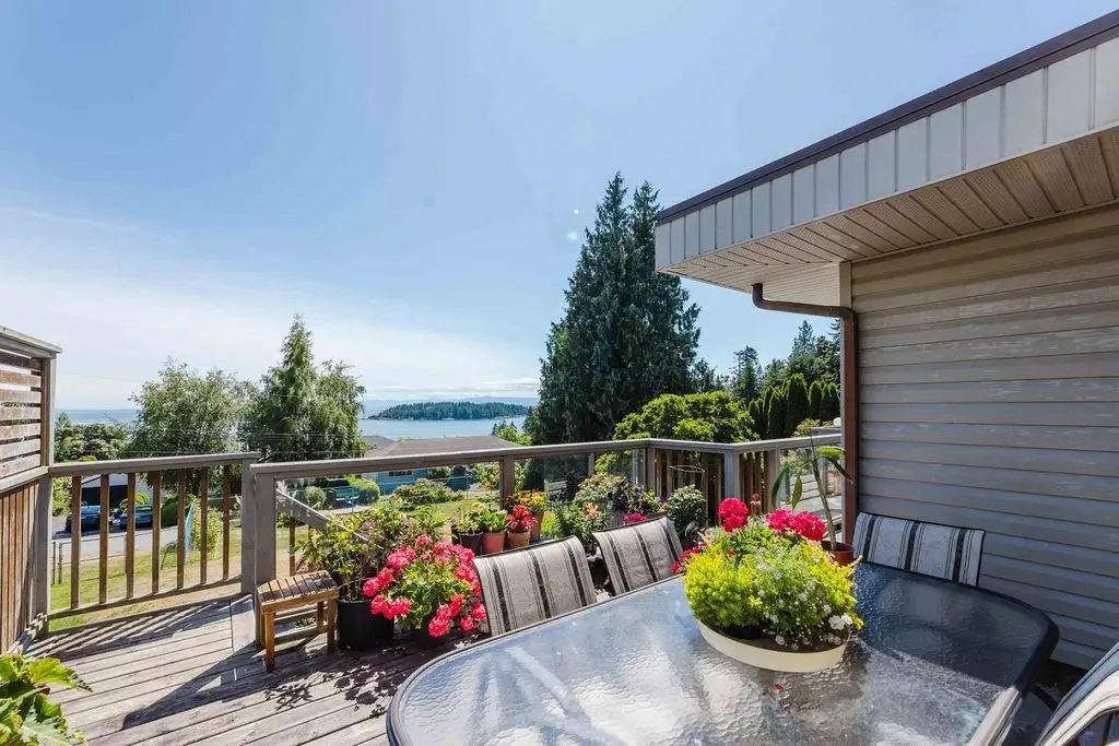 6505 MEIER ROAD, Sechelt BC V7Z 0S8