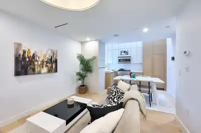 3674 W 1ST AVENUE, Vancouver BC V6R 1H2