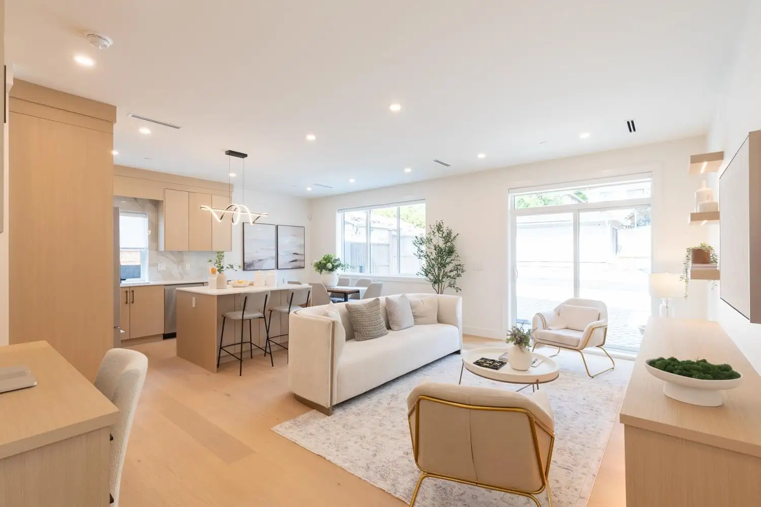 4 3615 TURNER STREET, Vancouver BC V5K 2J2