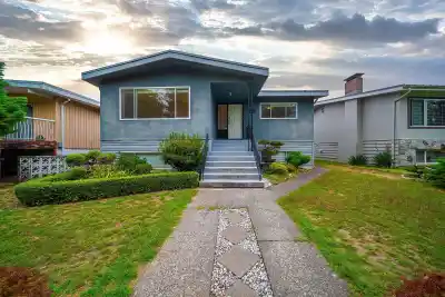 3063 ROSEMONT DRIVE, Vancouver BC V5S 2C8