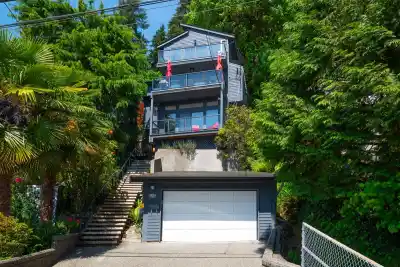 2643 PANORAMA DRIVE, North Vancouver BC V7G 1V7