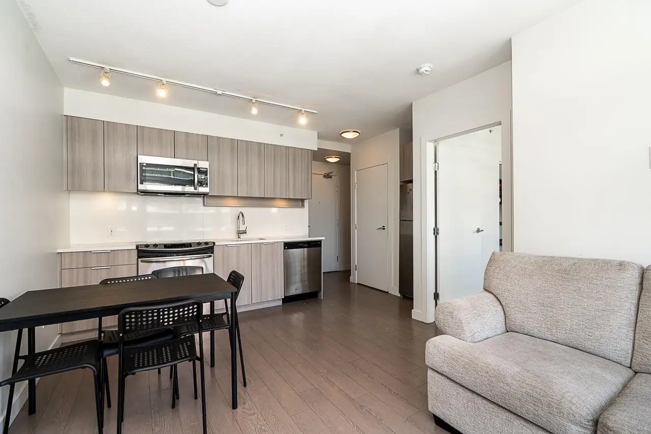 2302 13308 CENTRAL AVENUE, Surrey BC V3T 0M4