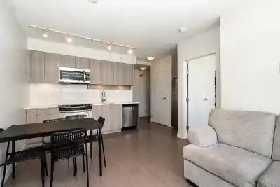 2302 13308 CENTRAL AVENUE, Surrey BC V3T 0M4