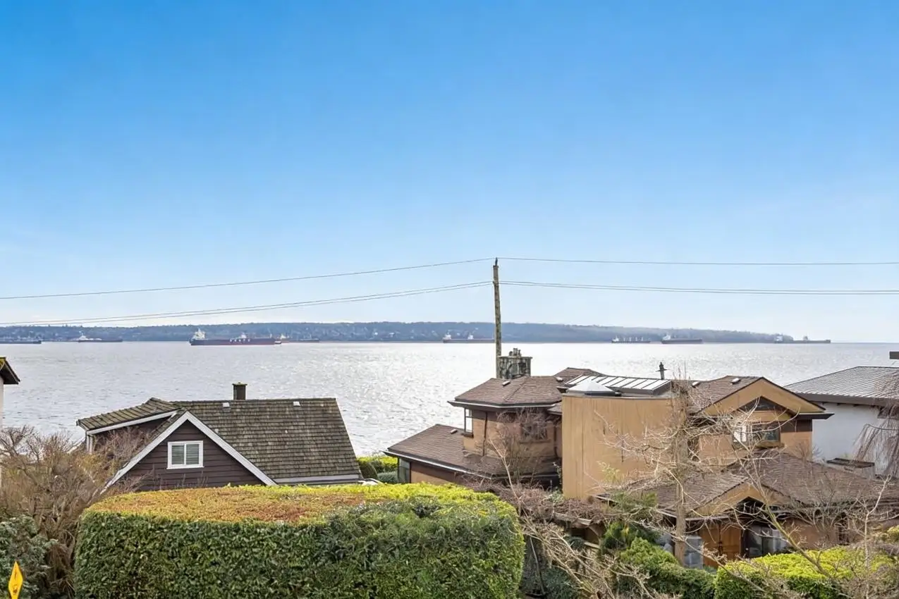 2333 BELLEVUE AVENUE, West Vancouver BC V7V 1C9