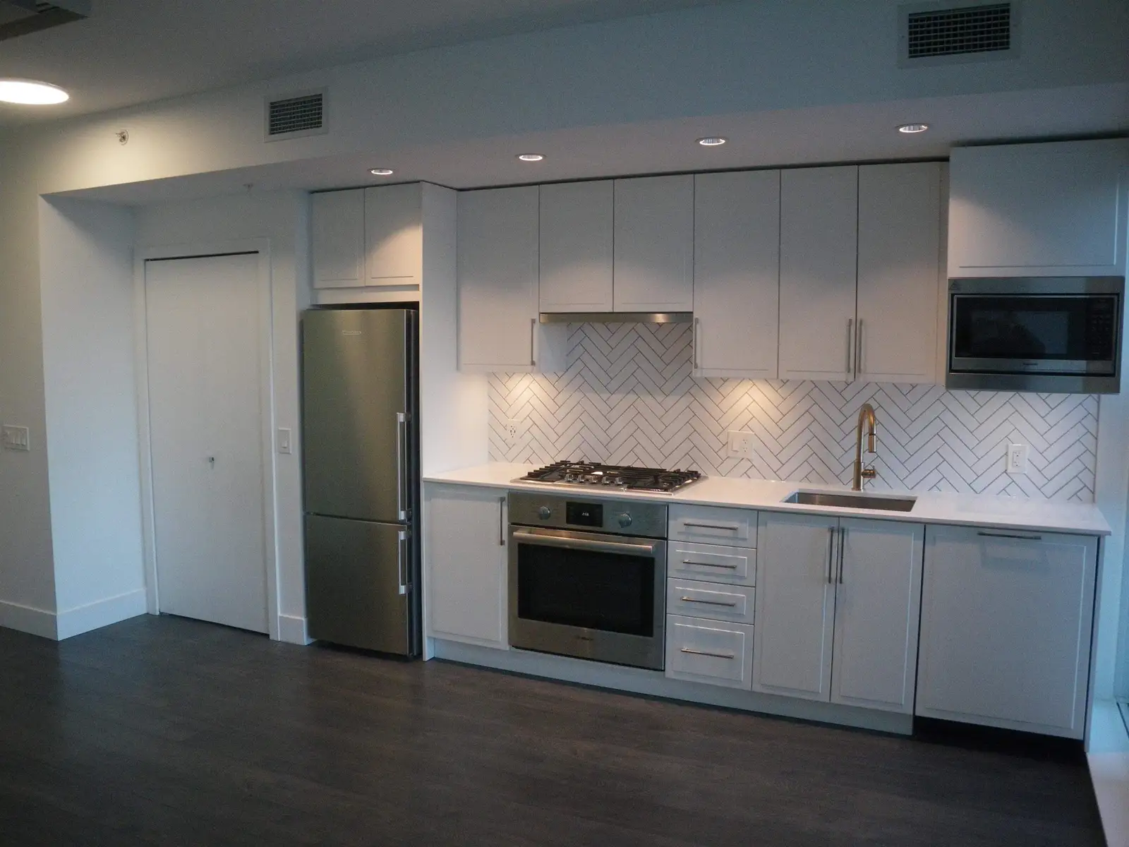 316 2435 KINGSWAY, Vancouver BC V5R 5G8