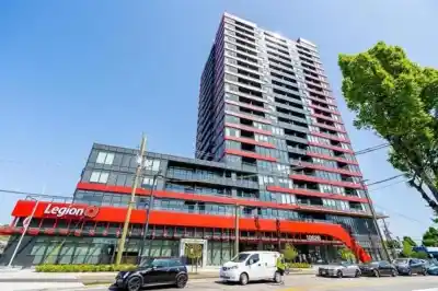1609 10626 CITY PARKWAY, Surrey BC V3T 0S3