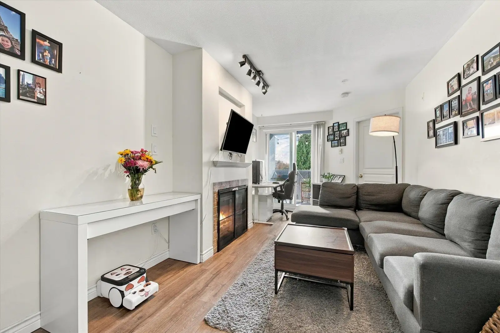 323 760 KINGSWAY, Vancouver BC V5V 3C1
