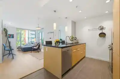 403 2528 MAPLE STREET, Vancouver BC V6J 0B5