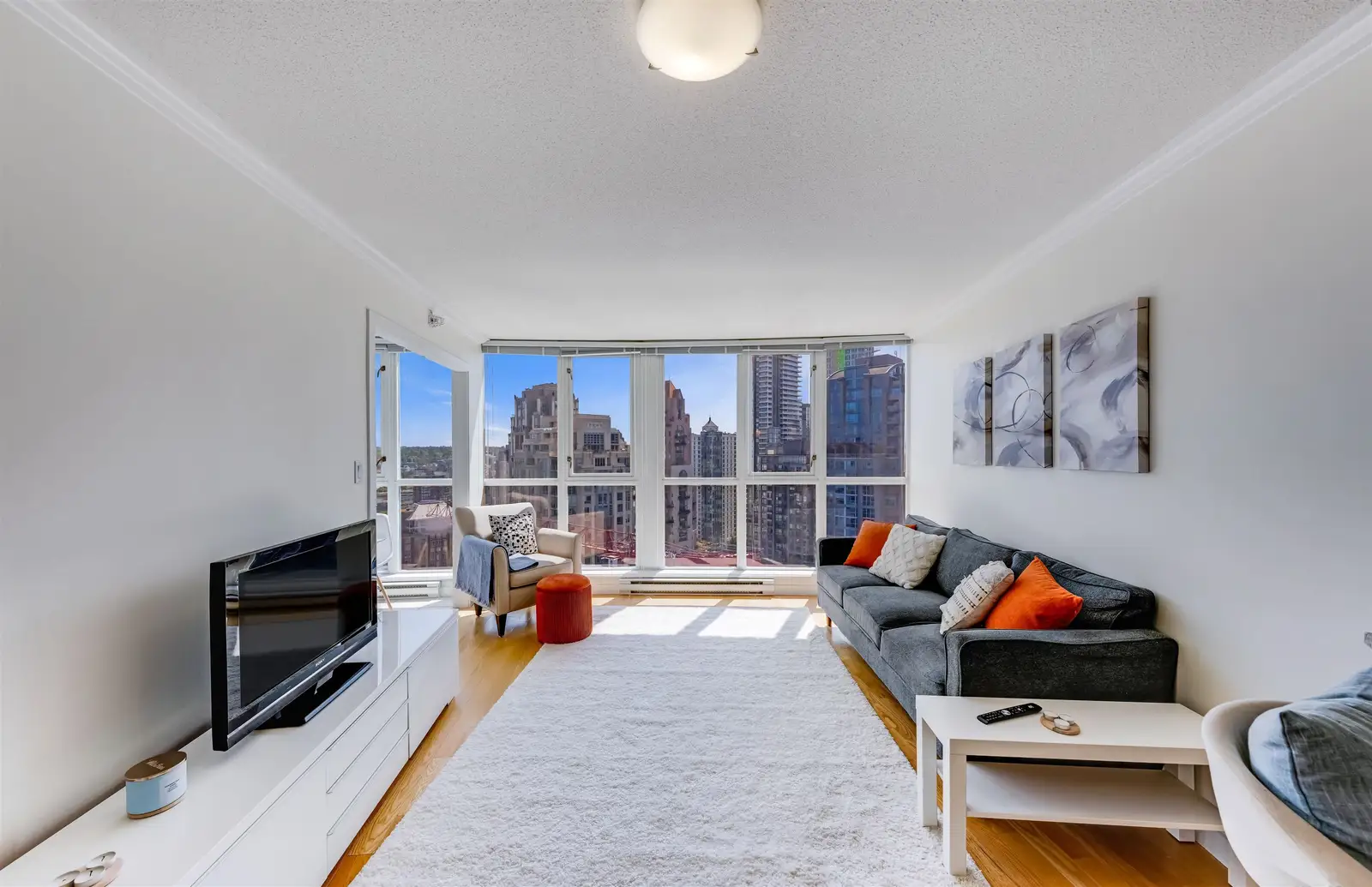 2206 1199 SEYMOUR STREET, Vancouver BC V6B 1K3