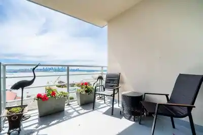 1503 138 E ESPLANADE AVENUE, North Vancouver BC V7L 4X9
