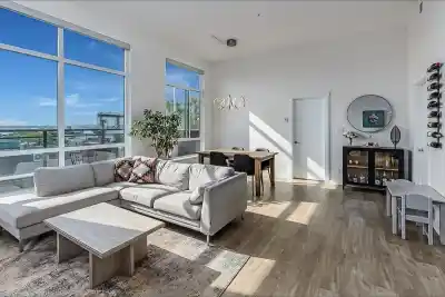 403 615 E 3RD STREET, North Vancouver BC V7L 0G3