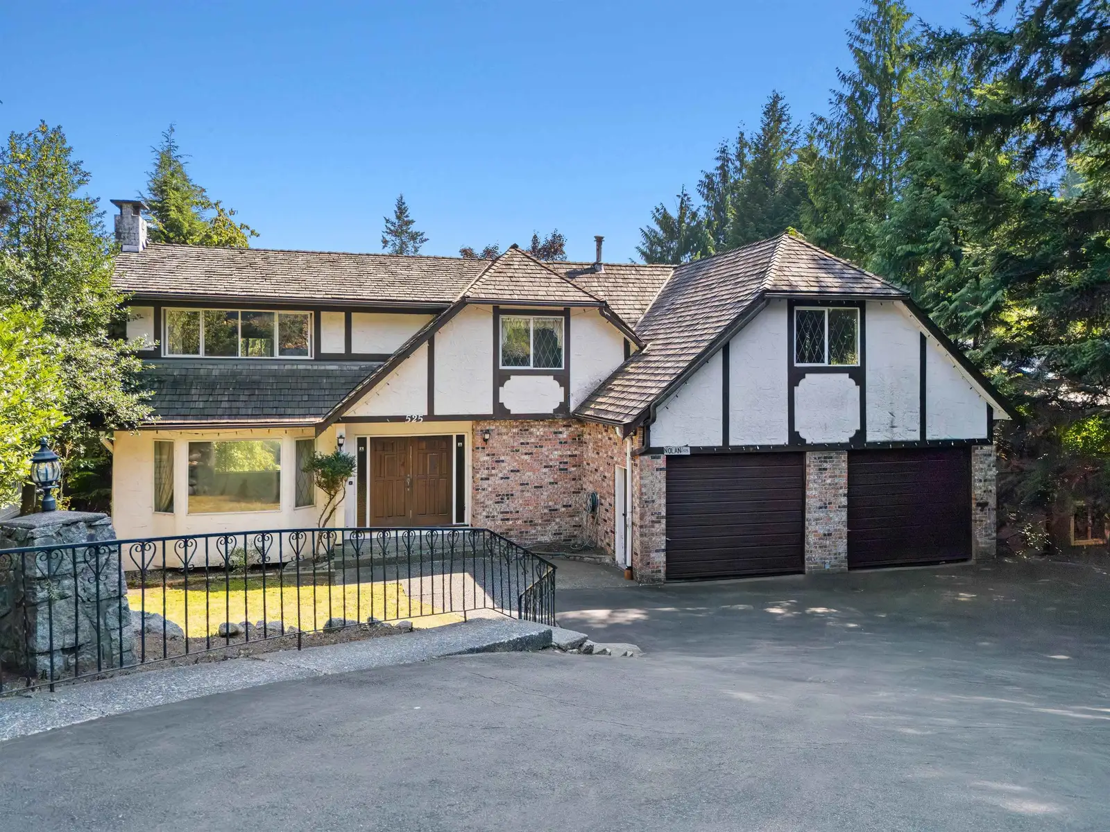525 E BRAEMAR ROAD, North Vancouver BC V7N 4C4