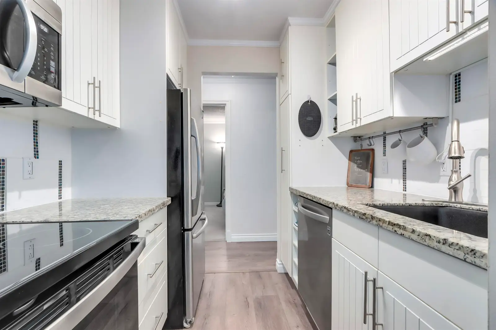 303 2004 FULLERTON AVENUE, North Vancouver BC V7P 3G8
