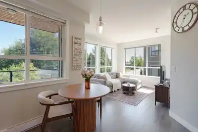 406 15388 105 AVENUE, Surrey BC V3R 0C4