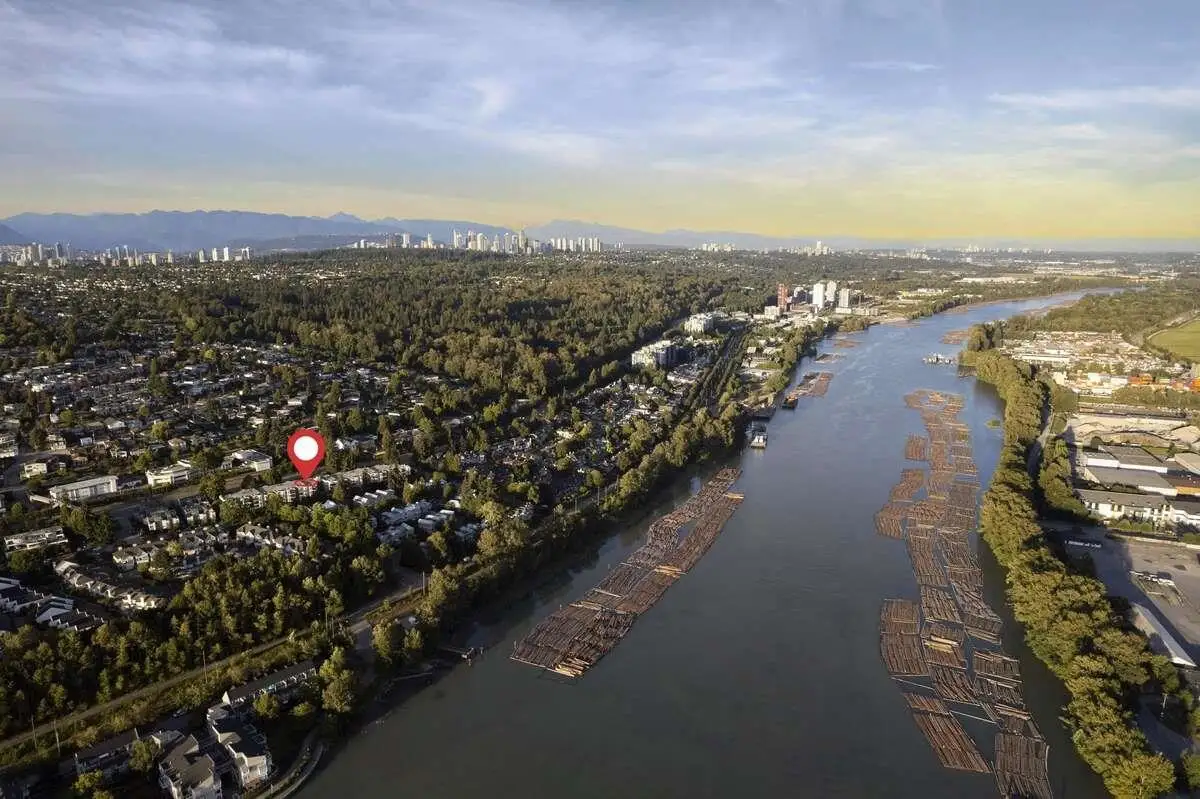 202 2250 SE MARINE DRIVE, Vancouver BC V5P 2S2