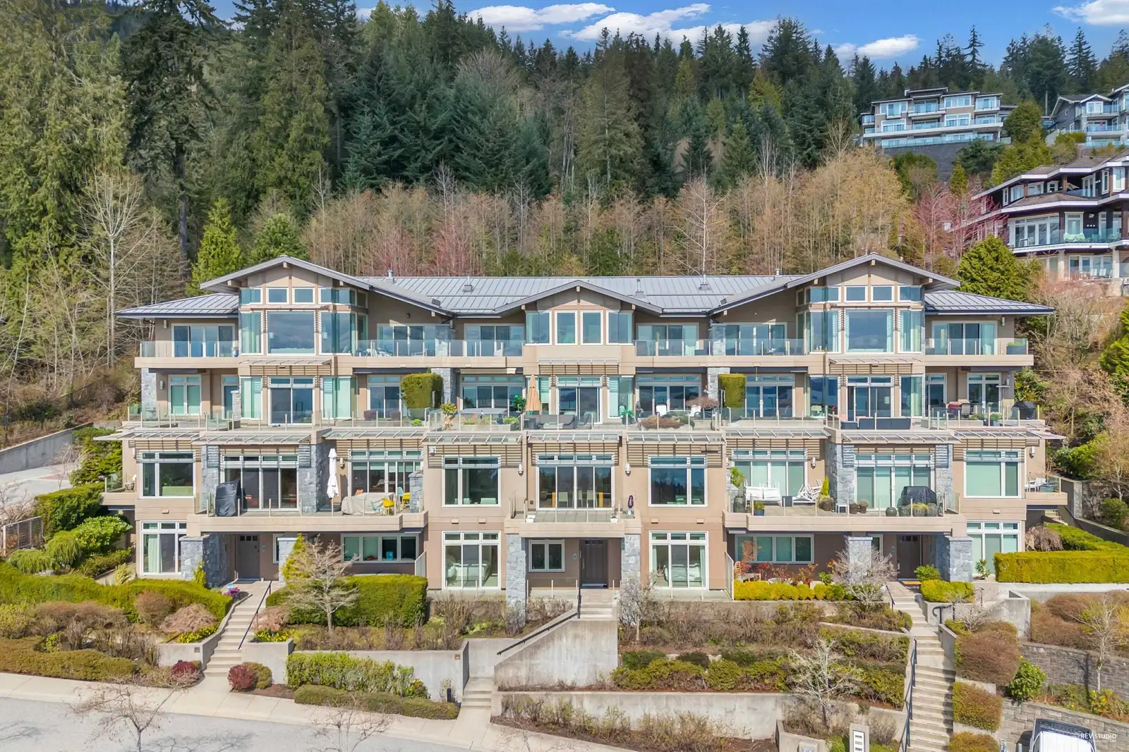 102 2575 GARDEN COURT, West Vancouver BC V7S 0A2