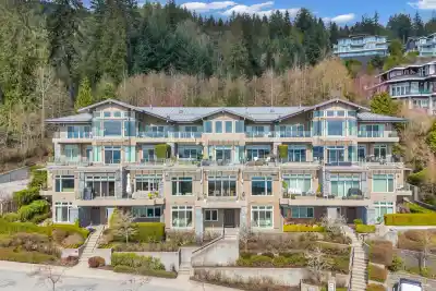 102 2575 GARDEN COURT, West Vancouver BC V7S 0A2